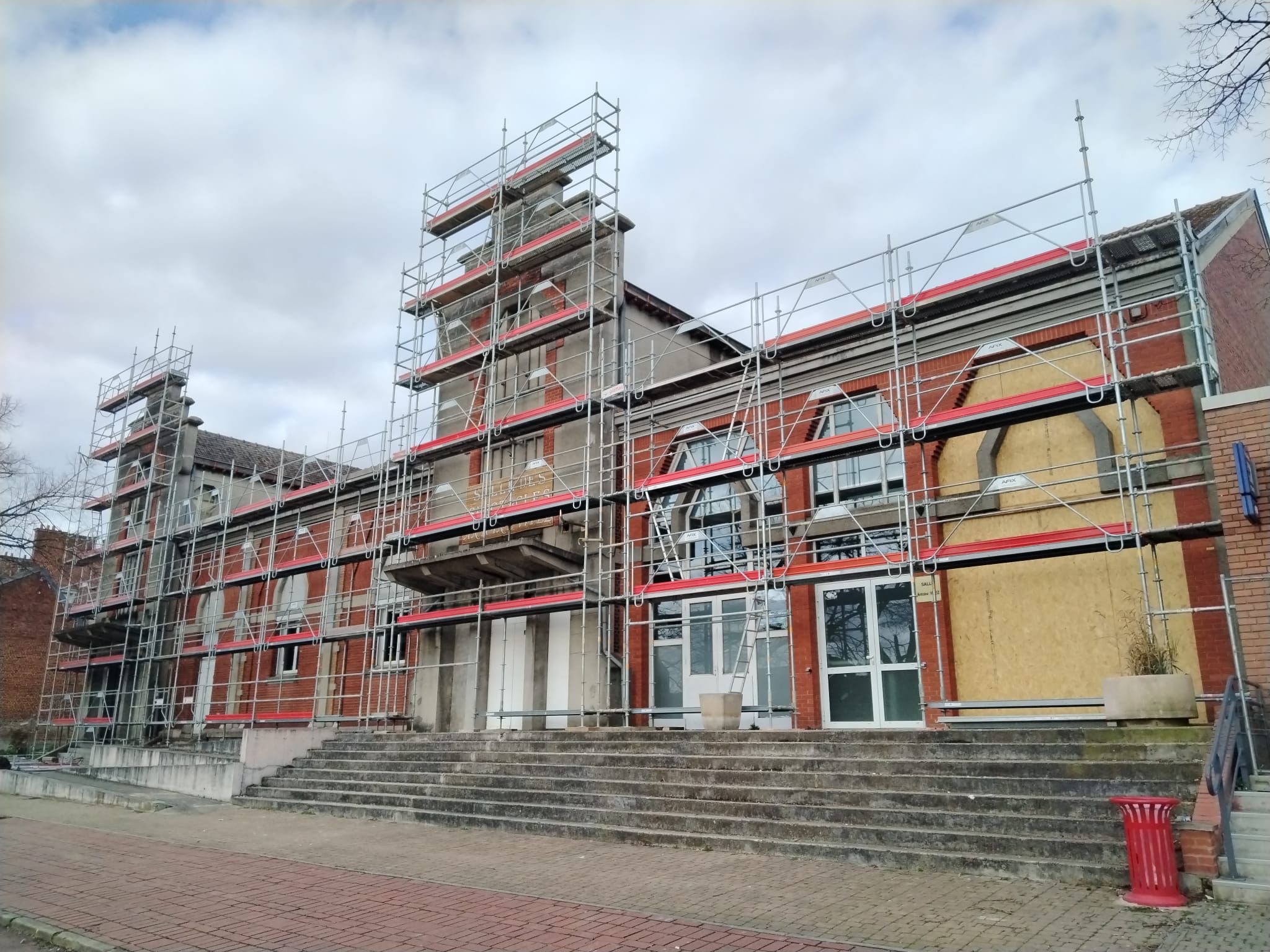 Moreuil : bâtiment public rénové dans les règles