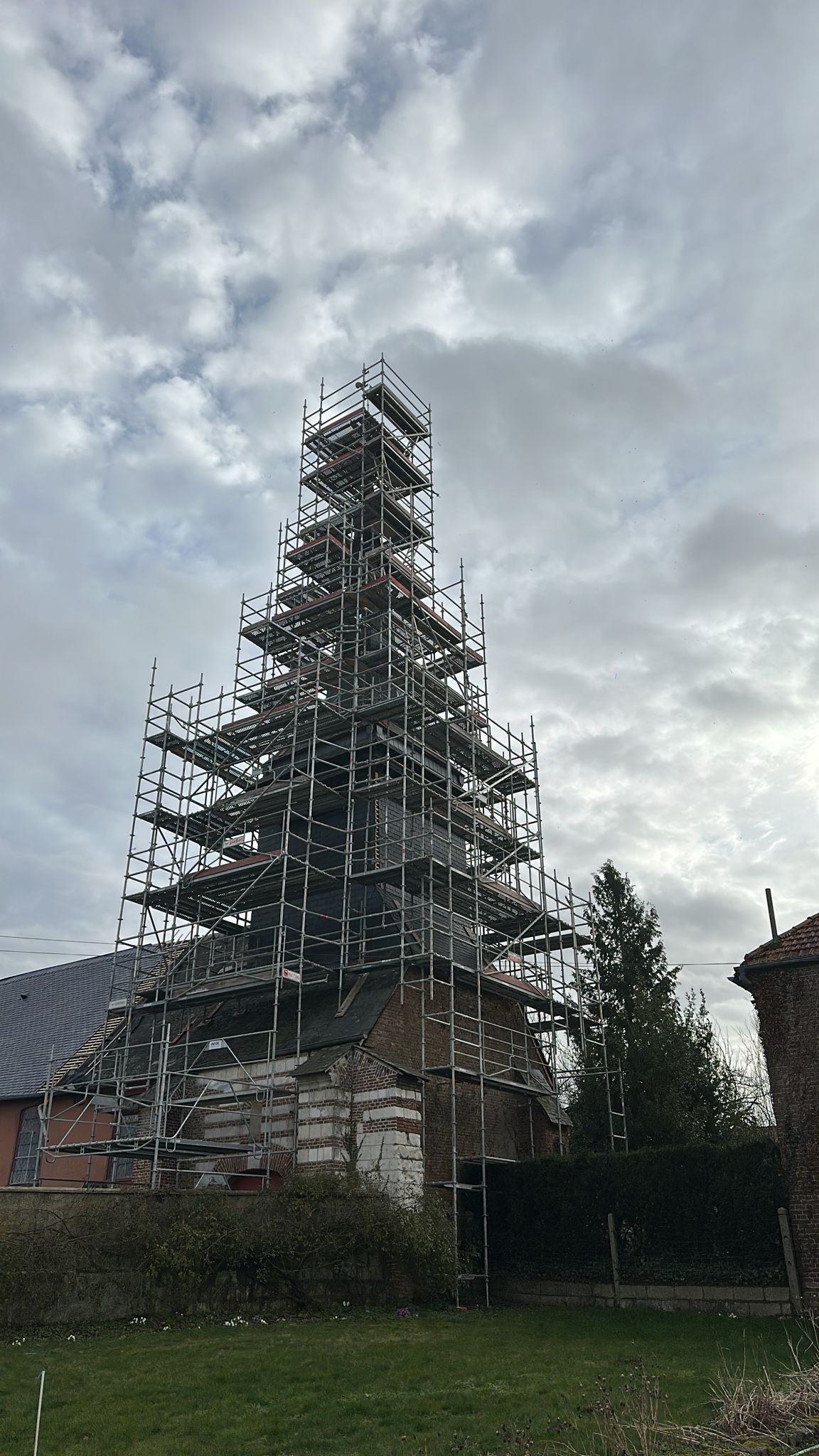 Saint-Aubin : toiture protégée, couvreurs en sécurité