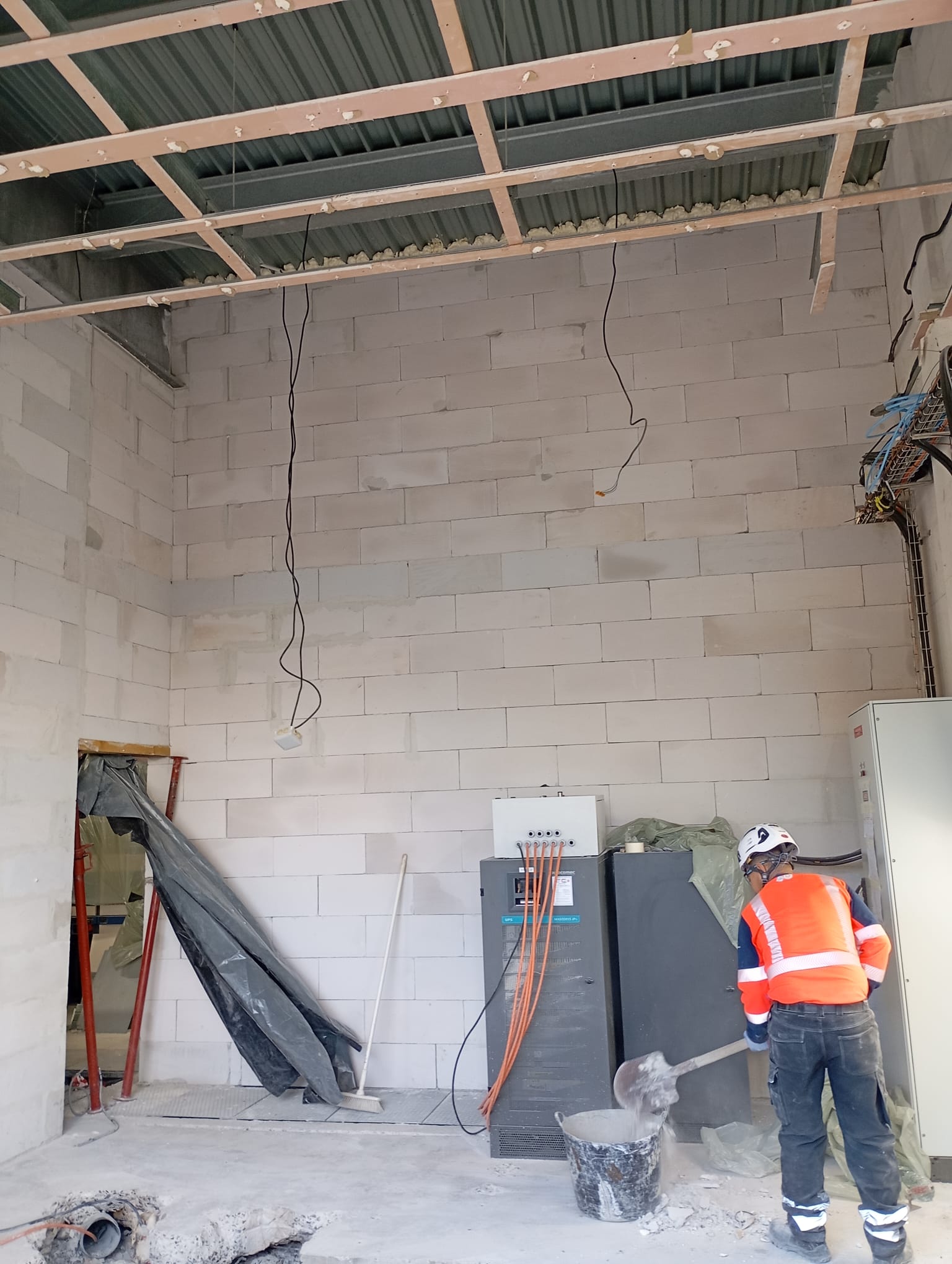 Maçonnerie intérieure sur un chantier de rénovation TGF