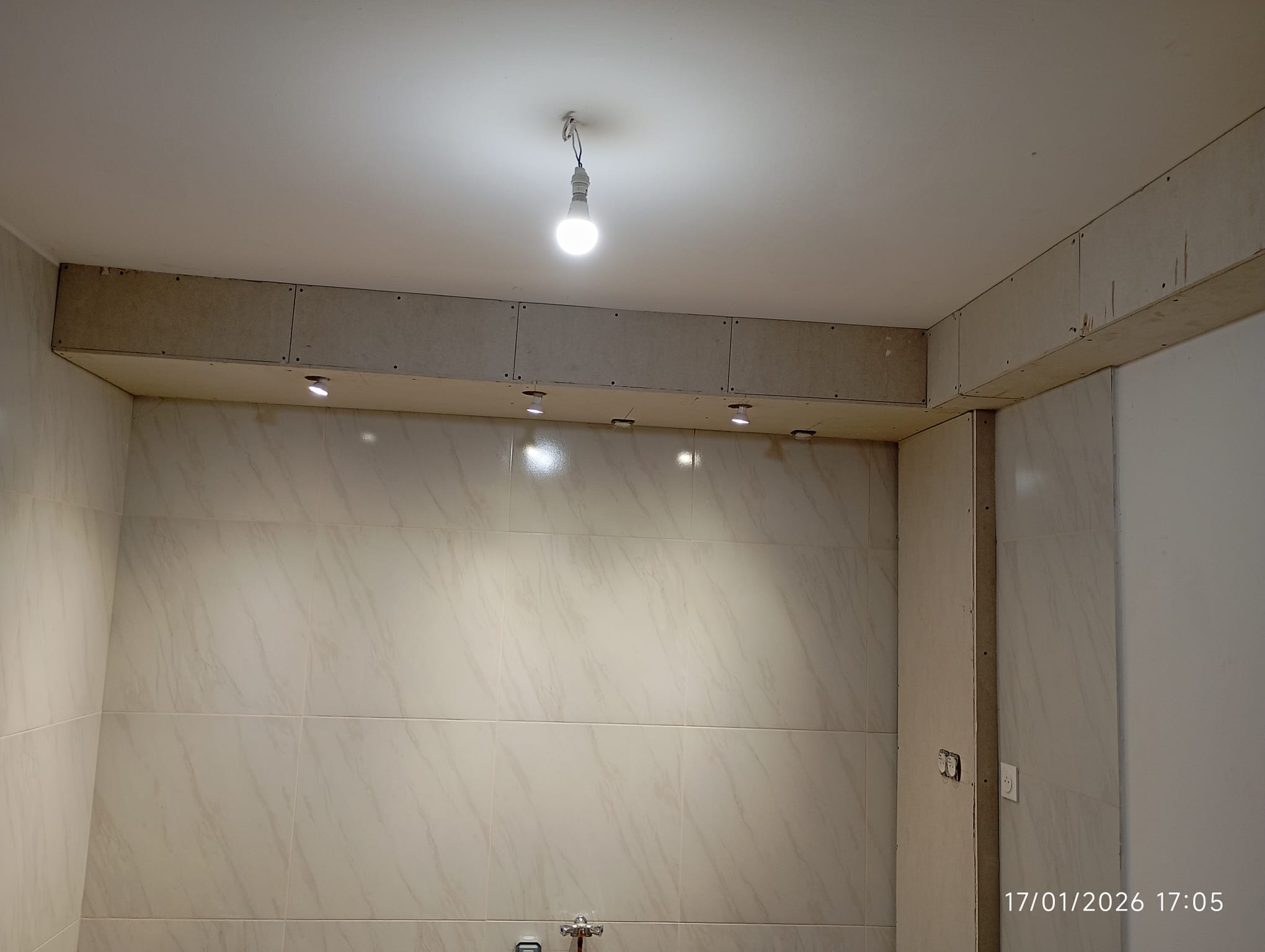 Plâtrerie et pose de carrelage par les équipes TGF